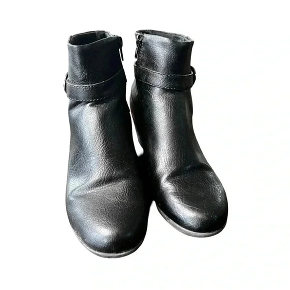 Studio Works Gelna ankle boots, black, faux leather, side zip, 2” heel, preowned - Picture 3 of 7